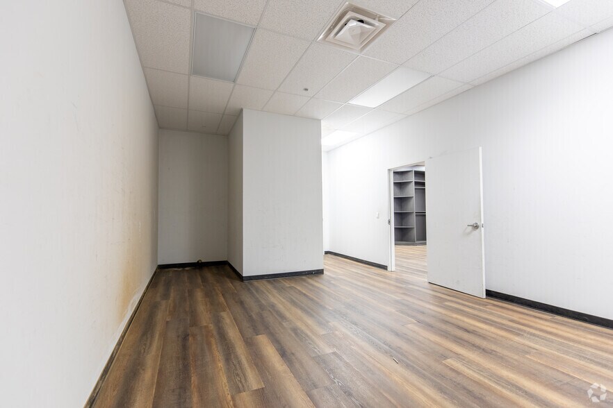 More Photos Of 1615 Dundas St E, Whitby General Retail For Lease