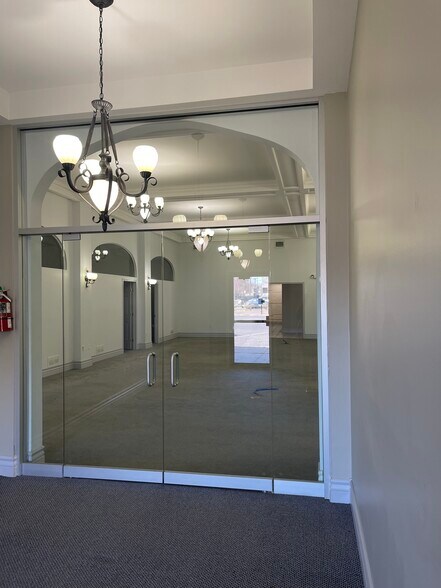 More Photos Of 1401 E Douglas Ave, Wichita Office For Lease