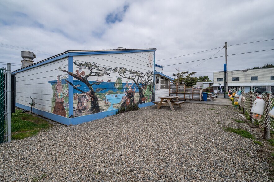 More Photos Of 259 6th St, Port Orford Restaurant For Sale