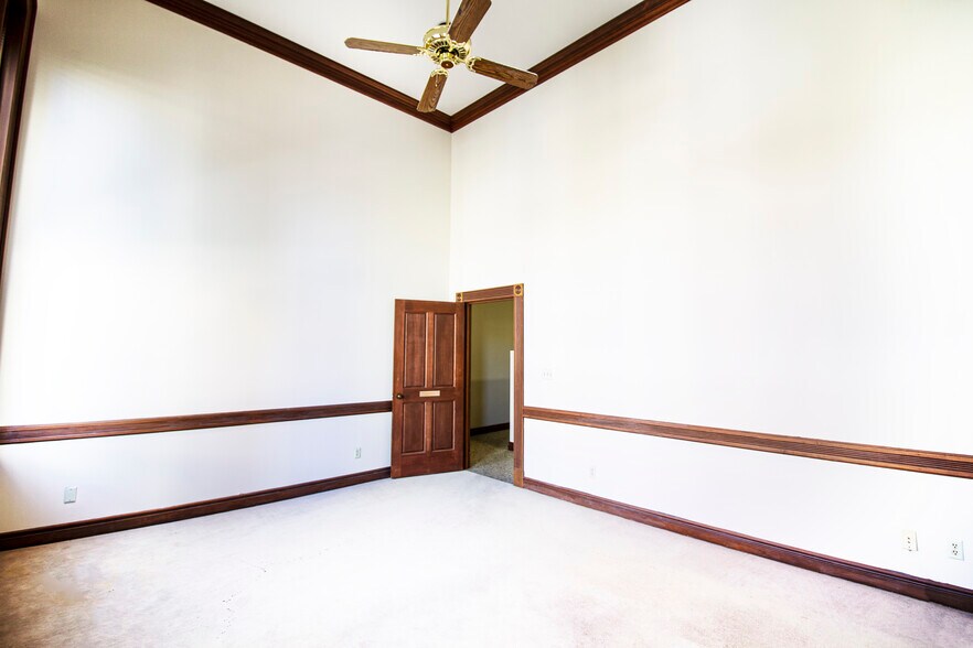 More Photos Of 2021 3rd Ave N, Birmingham Office For Sale