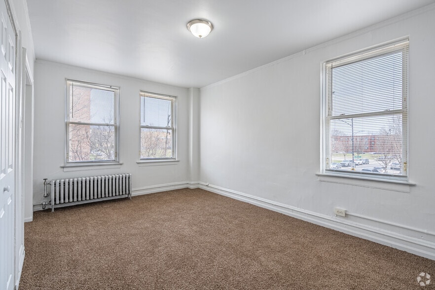 More Photos Of 5501 W Washington Blvd, Chicago Apartments For Sale