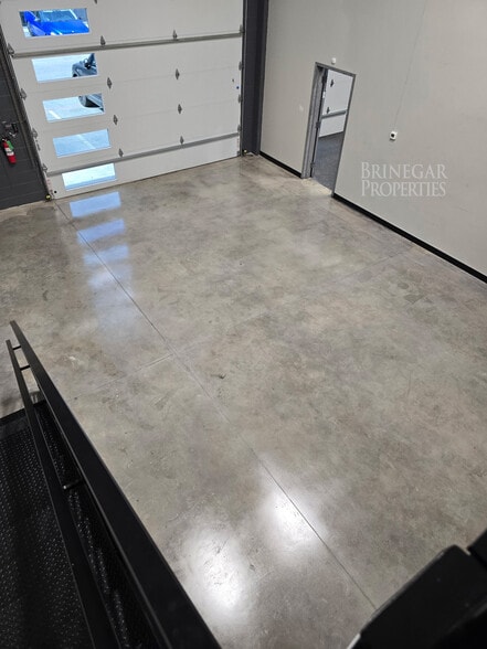 More Photos Of 2100 Double Creek Dr, Round Rock Warehouse For Sale