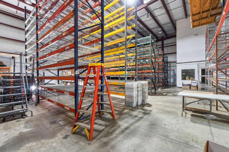 More Photos Of 3760 Peachtree Crest Dr, Duluth Industrial For Sale