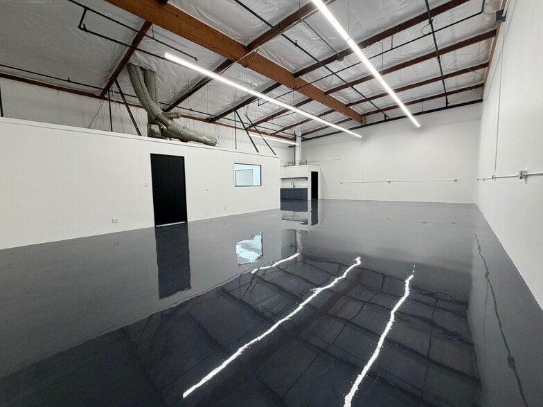 More Photos Of 12612-12630 Raymer St, North Hollywood Warehouse For Lease