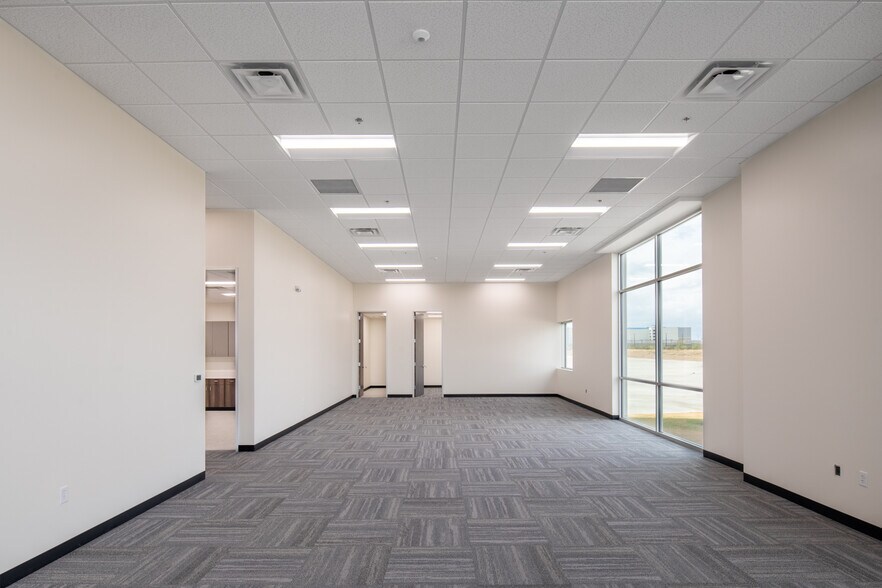 More Photos Of 6851 Cal Turner Dr, San Antonio Distribution For Lease