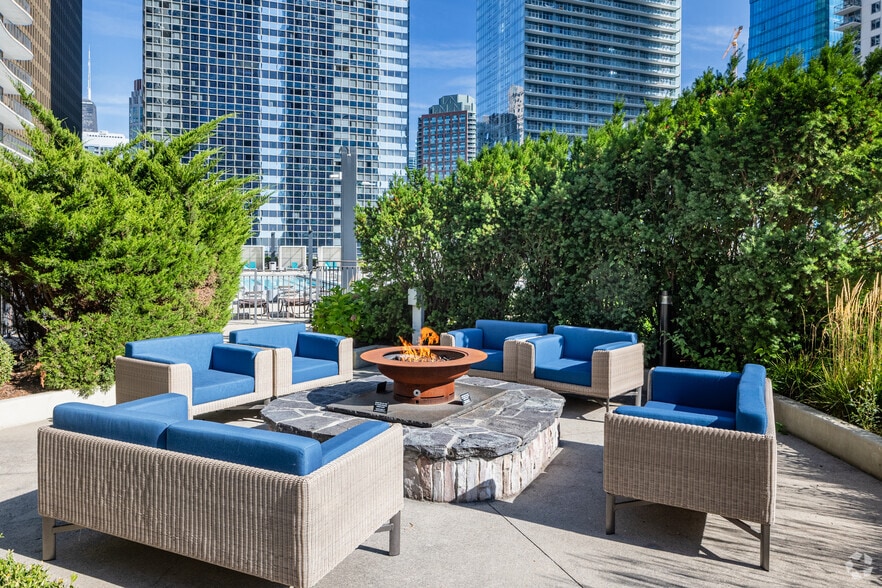 More Photos Of 225 N Columbus Dr, Chicago Multifamily For Sale