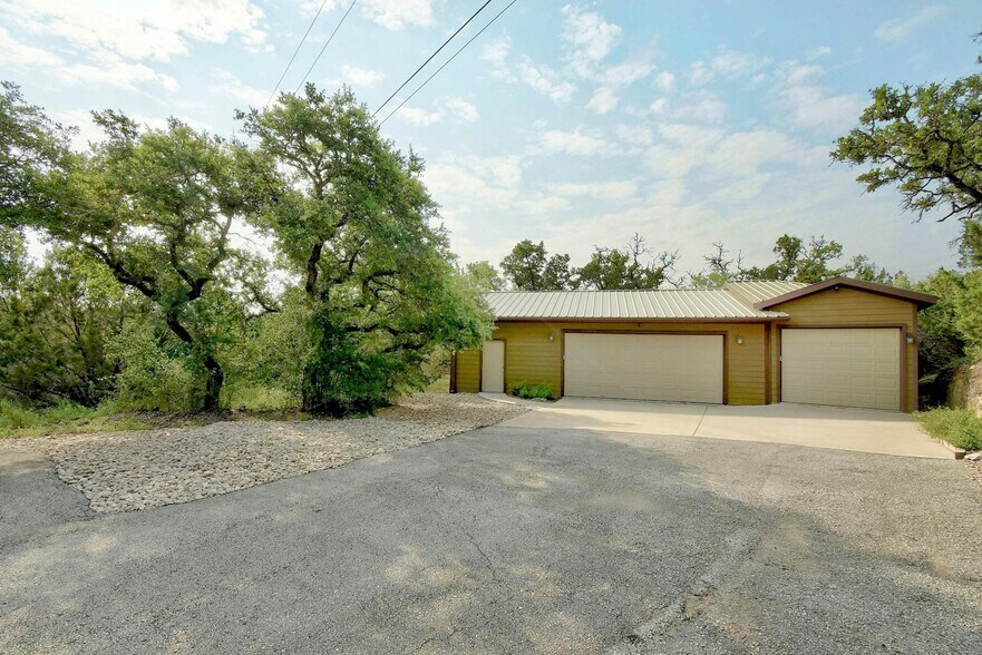 More Photos Of 21201 Kathy Ln, Spicewood Loft Creative Space For Sale