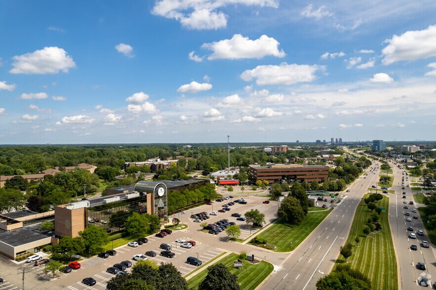 More Photos Of 29200 Northwestern Hwy, Southfield Office For Lease