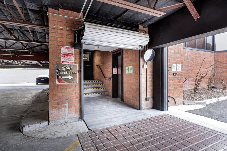 More Photos Of 2727 N 3rd St, Phoenix Office For Sale
