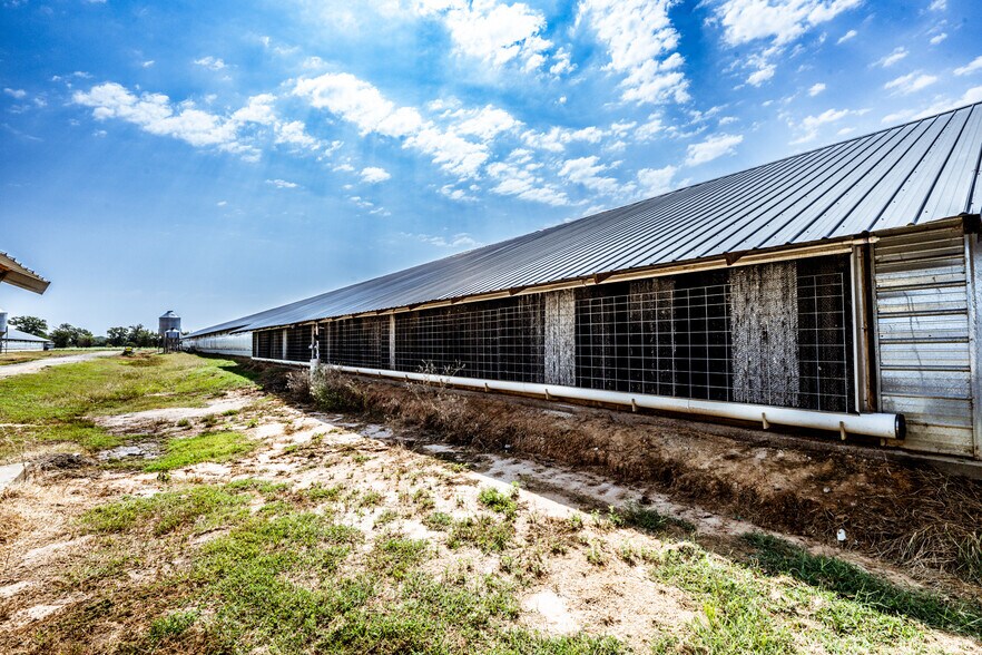 More Photos Of 3585 AN County Road 2701, Tennessee Colony Specialty For Sale