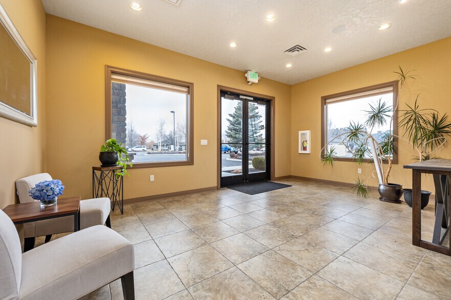 More Photos Of 133 E 50th St, Garden City Loft Creative Space For Sale