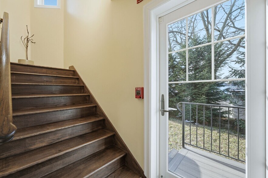 More Photos Of 2932 Vauxhall Rd, Vauxhall Office For Sale