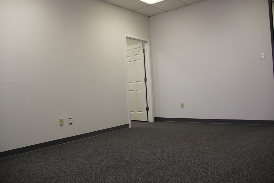 More Photos Of 2000 25th Ave N, Texas City Office For Lease
