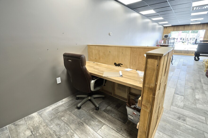 More Photos Of 550 S Main St, Shrewsbury Freestanding For Lease