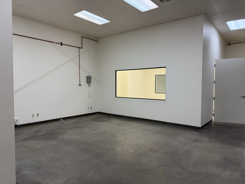 More Photos Of 536 Hi Tech Pky, Oakdale Warehouse For Sale