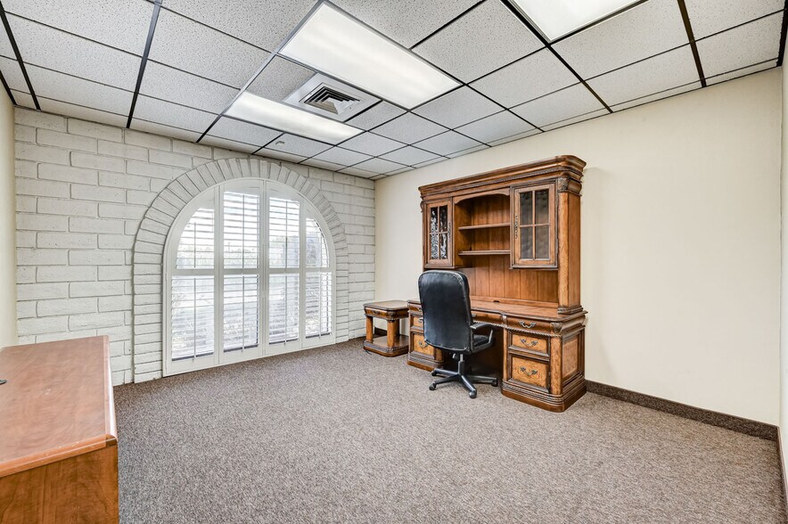 More Photos Of 601 S Rancho Dr, Las Vegas Medical For Sale