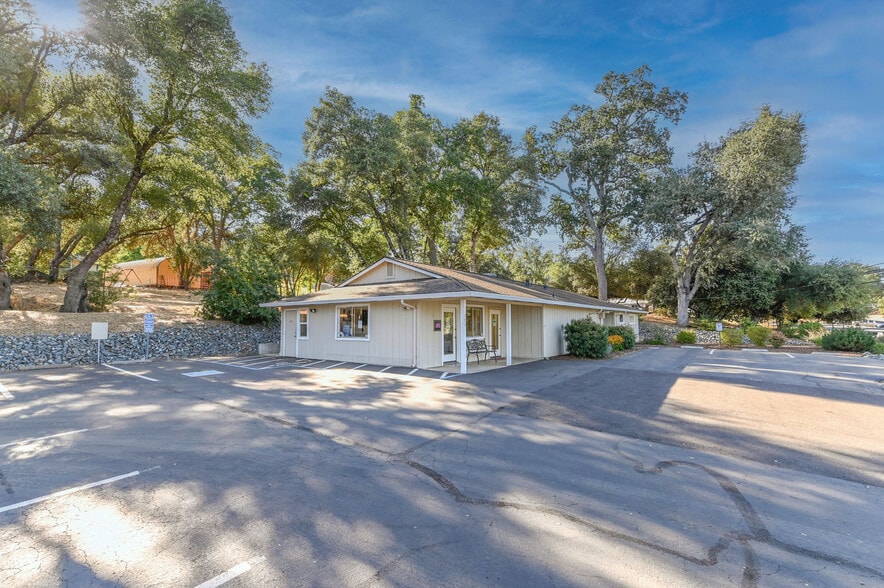 More Photos Of 382 CA-4, Murphys Office For Sale