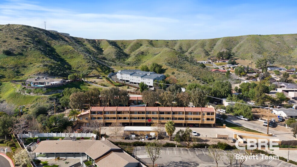 Primary Photo Of 18046 Beneda Ln, Santa Clarita Apartments For Sale
