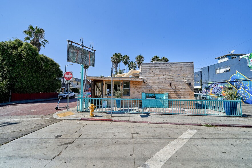 More Photos Of 1711-1715 Pacific Ave, Venice Unknown For Lease