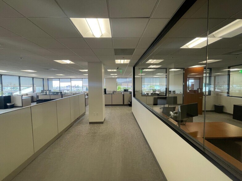 More Photos Of 700 N Central Ave, Glendale Office For Lease
