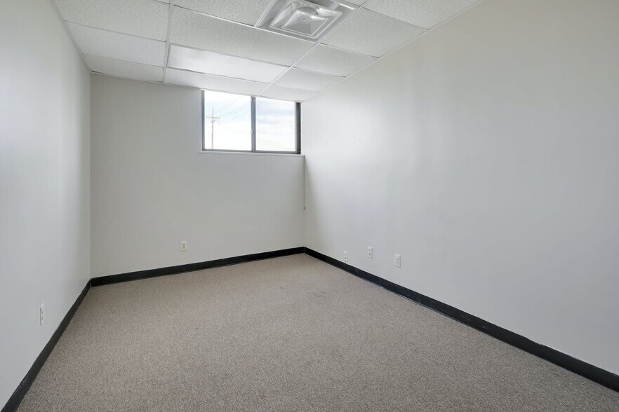 More Photos Of 55 Atlantic Ave, Lynbrook Office For Lease