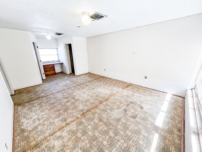 More Photos Of 4606 W Wall St, Midland Flex For Lease