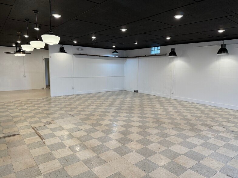 More Photos Of 7540 Highway 97, Walnut Hill Storefront Retail Office For Sale