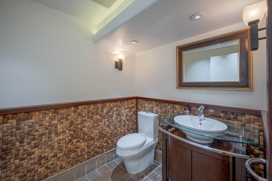More Photos Of 829 2nd St, Encinitas Office For Lease