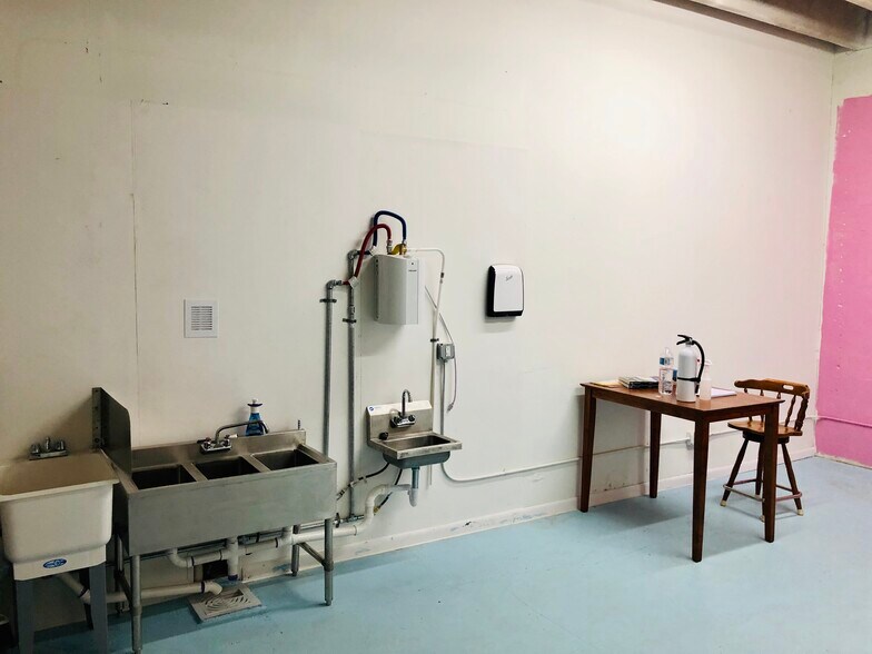 More Photos Of 1211 Okeechobee Rd, West Palm Beach Flex For Lease