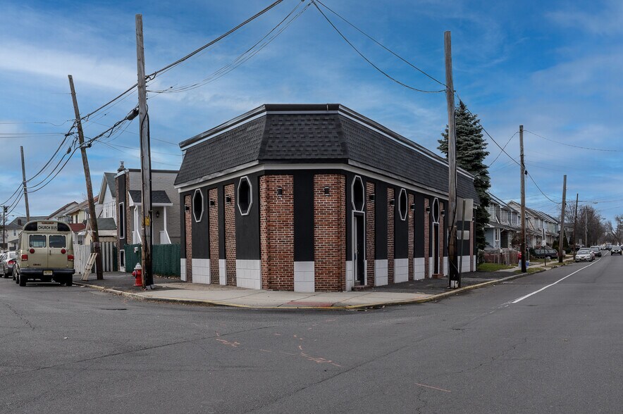 More Photos Of 305 N Stiles St, Linden Convenience Store For Lease