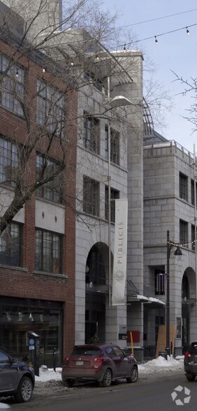 More Photos Of 3530-3540 Boul Saint-Laurent, Montréal Office For Lease
