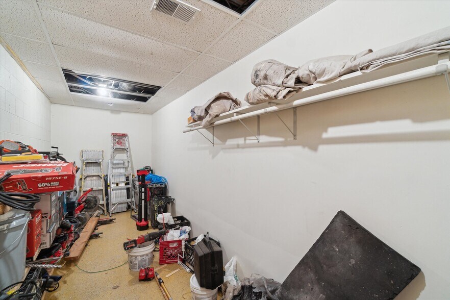 More Photos Of 4248 N 76th St, Milwaukee Storefront Retail Residential For Sale