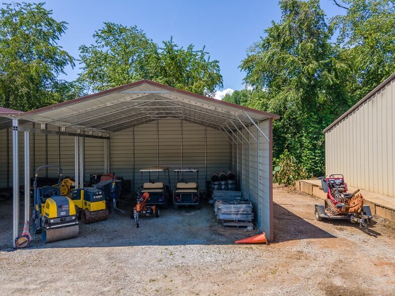 More Photos Of 424 Terrell Rd, Franklin Showroom For Sale