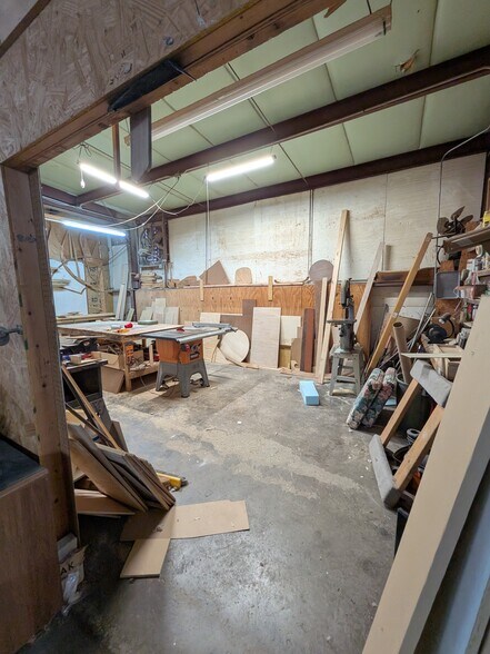 More Photos Of 2200 51st St, Sarasota Warehouse For Lease