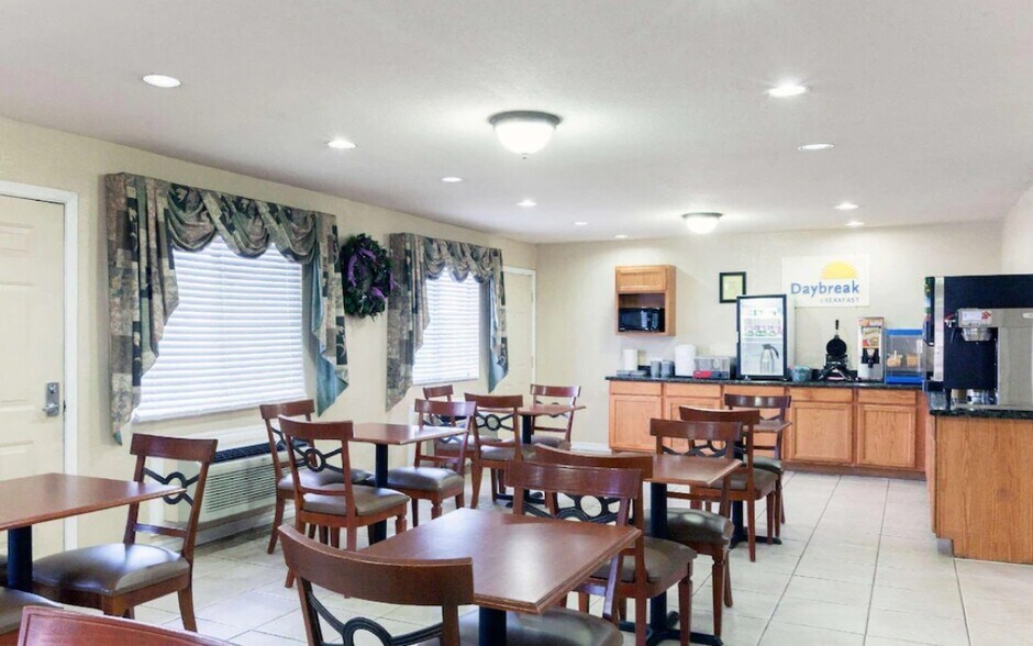 More Photos Of 504 S Meridian Ave, Oklahoma City Hotel For Sale