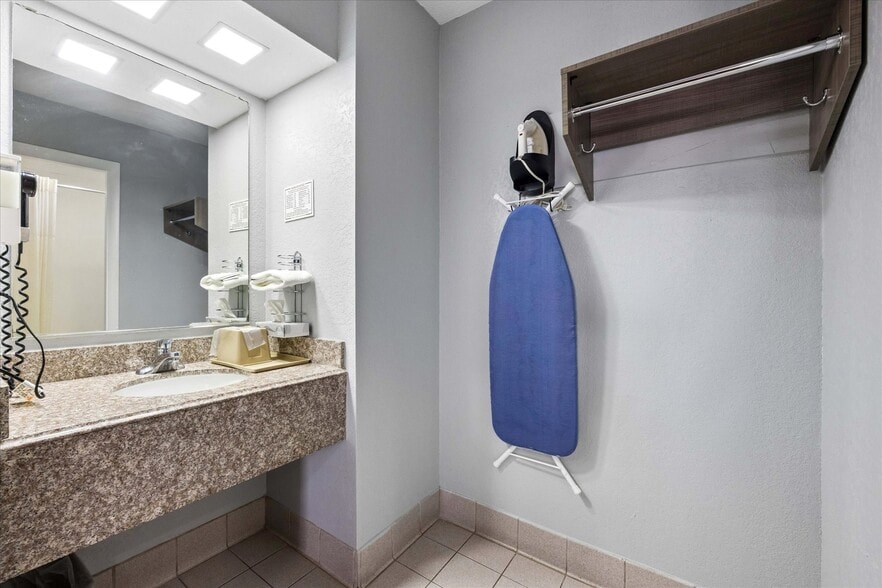 More Photos Of 15101 S Interstate 35, Buda Hotel For Sale