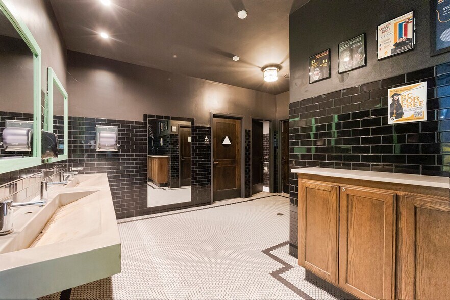 More Photos Of 229 Broadway St, Chico Bar For Sale