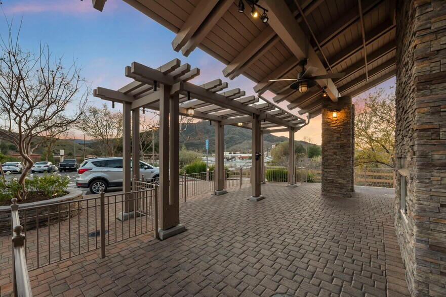 More Photos Of 29001 Canwood St, Agoura Hills Restaurant For Lease