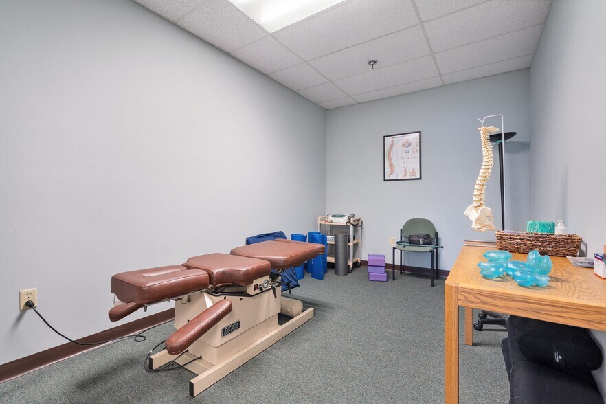 More Photos Of 29 Lafayette Rd, North Hampton Storefront Retail Office For Lease