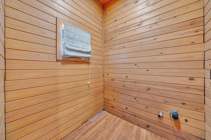 More Photos Of 3411 FM465, Seguin Warehouse For Lease