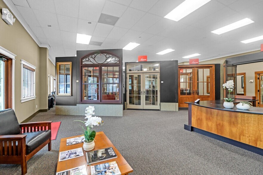 More Photos Of 720 Dupont Rd, Charleston Light Distribution For Sale