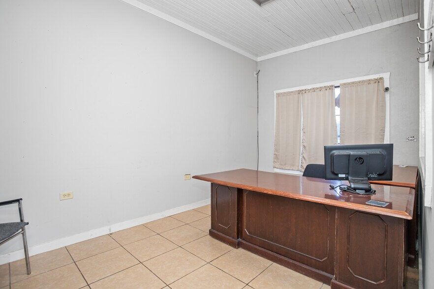 More Photos Of 815 N 3rd St, Lufkin Storefront Retail Office For Sale
