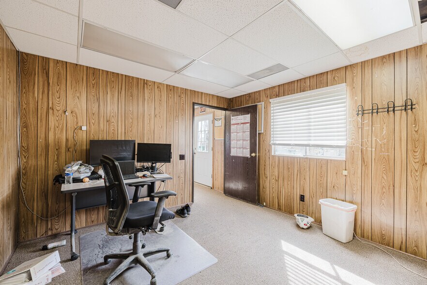 More Photos Of 824 Poplar St, Carlin Industrial For Sale