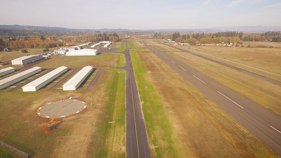 More Photos Of 34100 Skyway Dr, Scappoose Airplane Hangar For Lease