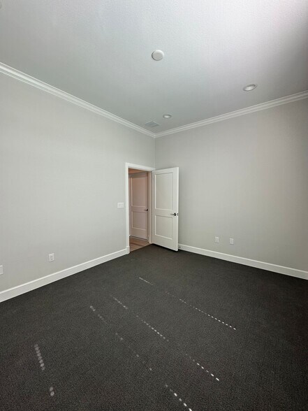 More Photos Of 1630 W Prosper Trl, Prosper Unknown For Lease