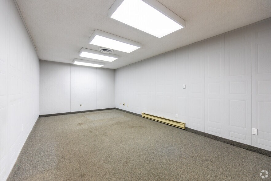 More Photos Of 1075 Clark Blvd, Brampton Warehouse For Lease