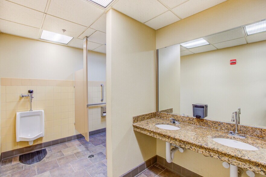 More Photos Of 570 Asbury St, Saint Paul Office For Lease