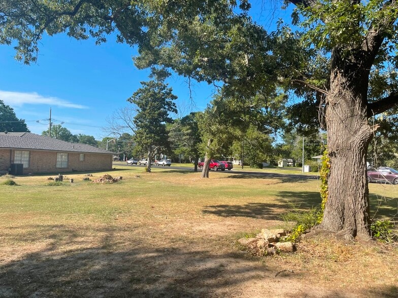 More Photos Of 902 Palestine, Athens Land For Sale