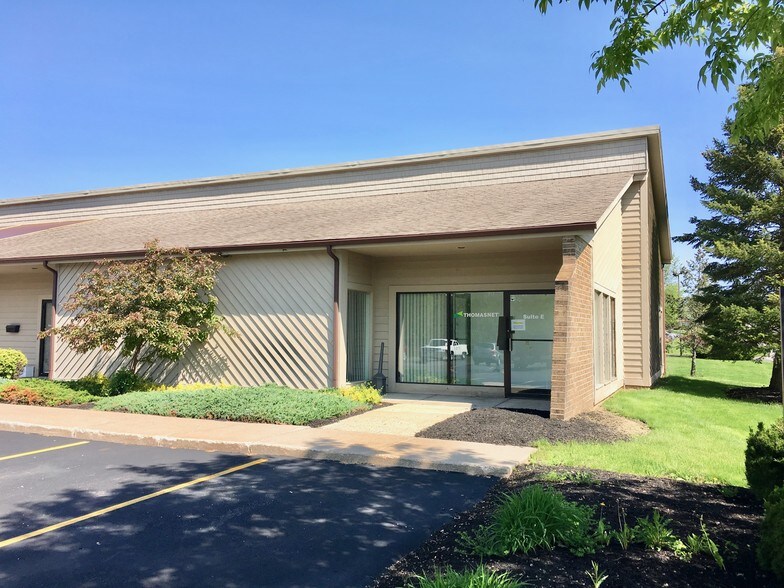 More Photos Of 121 Erie Canal Dr, Rochester Office For Sale