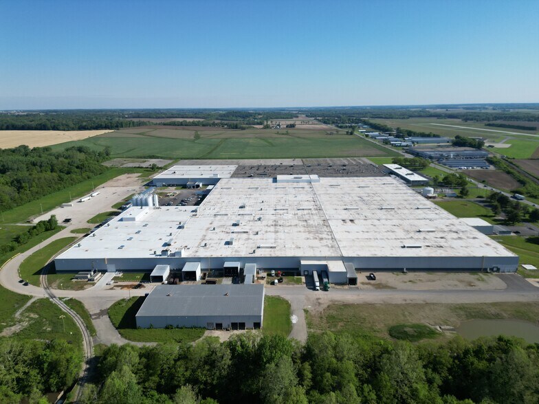 More Photos Of 4747 N Western Ave, Connersville Manufacturing For Lease